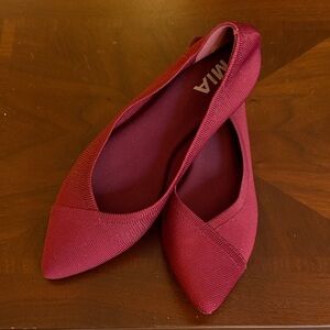 Mia Red Women's Flats (maroon)